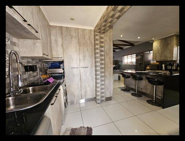 3 BEDROOM HOUSE FOR SALE IN BONAERO PARK